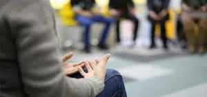 عقد اجتماعات وزيارات مستمرة: